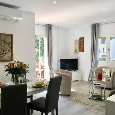 Banus Beach&pool Apartament *